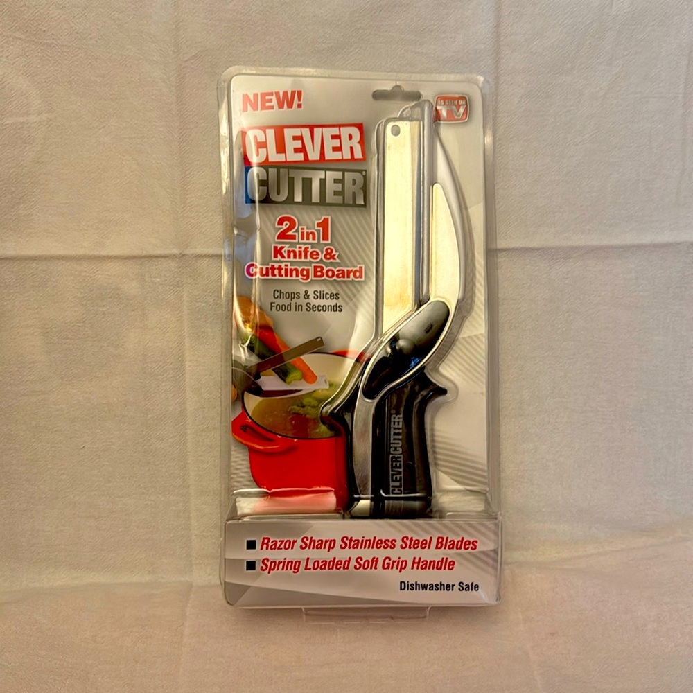 Clever Cutter. 2in1 Knife & Cutting Board  NWOT